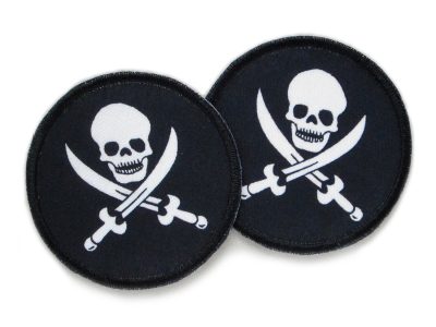 2 Piraten Totenkopf Patches zum aufbügeln, Flicken mit weißen Totenköpfen auf schwarzem Hintergrund für Kinder und Erwachsene