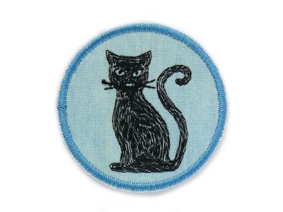 Katze schwarz Jeansflicken aus hellblauem Jeansstoff mit gestickter schwarzer Katze, Ø 5,5 cm, runder Bügelflicken für Jeanshosen und Shirts handmade Berlin