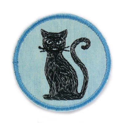Katze schwarz Jeansflicken aus hellblauem Jeansstoff mit gestickter schwarzer Katze, Ø 5,5 cm, runder Bügelflicken für Jeanshosen und Shirts handmade Berlin