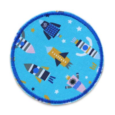 Raketen Hosenflicken zum aufbügeln, Büglflicken mit kleinen Raketen auf hellblau für Kinder