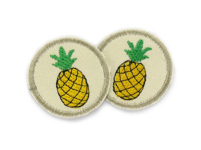 Mini Patches zum aufbügeln mit gestickter gelber Ananas, kleine Ananas Bügelflicken – 2 Ananas Mini Patches Ø 4 cm gelbe Ananas auf naturfarbenem Jeansstoff, Bügelflicken handmade Berlin