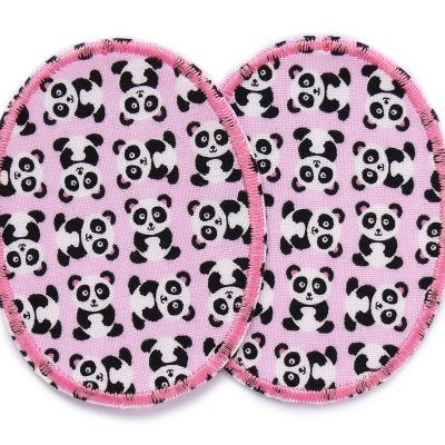 2 Panda-Knieflicken aus rosafarbenem Baumwollstoff mit schwarz-weißen Pandabären Allover-Muster, jeweils 6 x 8 cm, ovale Bügelflicken für Kinderhosen handmade Berlin