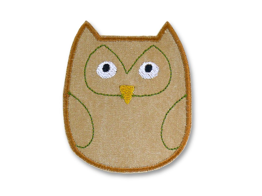 Eule Knieflicken 9 x 7,5 cm aus braunem Baumwollcanvas mit gestickter Eule als Einzelmotiv, Eulen-Bügelflicken handmade Berlin