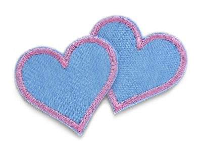 2 Herz Jeansflicken aus hellblauem Jeansstoff mit Umrandung in rosa – herzförmige Bügelflicken 5,5 x 5 cm, Herz-Hosenflicken Kinderhosen reparieren handmade Berlin
