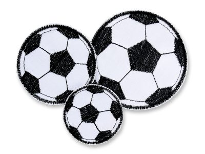 Set 3 gestickte Fußball Aufnäher zum aufbügeln, in 3 Größen, Fußbälle zum aufbügeln für Kinderhosen – Fußball 3er Set Ø 4,5 cm 6 cm 7,5 cm schwarz-weiß gestickter Fußball aus Baumwollstoff, Bügelflicken handmade Berlin