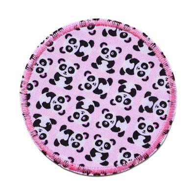 Pandabär Hosenflicken aus rosafarbenem Baumwollstoff mit schwarz-weißen Mini-Pandabären, Ø 7 cm, runder Bügelflicken für Kinderhosen zum Aufbügeln handmade Berlin