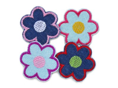 Vier gestickte Blüten-Jeansflicken in den Farben rosa-weiß, pink-gelb, lila-rosa und rot-hellgrün, jeweils 5 x 5 cm, zum Aufbügeln auf Jeans und Jacken, handmade Berlin Piratenbande