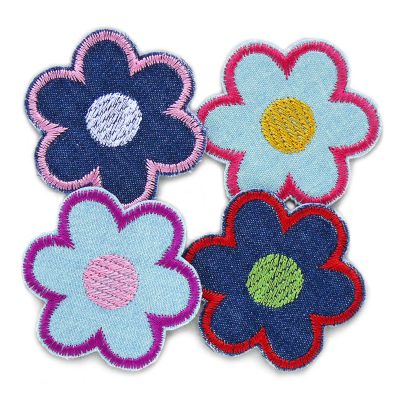 Vier gestickte Blüten-Jeansflicken in den Farben rosa-weiß, pink-gelb, lila-rosa und rot-hellgrün, jeweils 5 x 5 cm, zum Aufbügeln auf Jeans und Jacken, handmade Berlin