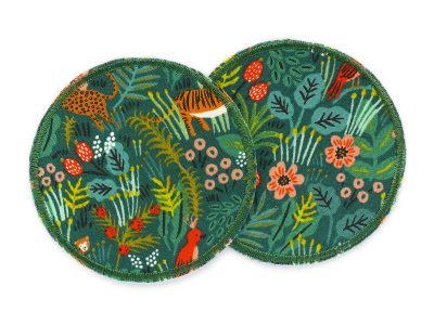 Zwei runde Hosenflicken aus Baumwollstoff mit buntem Dschungelmotiv in Grün und versteckten Dschungeltieren, ø 8 cm, zum Aufbügeln auf Kinderhosen, handmade Berlin