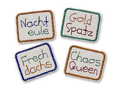 Statement Patches alle 4 Varianten 4,5 x 3,5 cm – Chaosqueen Frechdachs Nachteule Goldspatz gestickt auf naturfarbenem Nesselstoff, Bügelflicken handmade Berlin