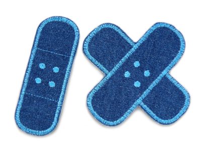 2 Jeansflicken Pflaster aus blauem Jeansstoff mit hellblauer Umrandung, Flicken zum aufbügeln – Kreuzpflaster 8,5 x 8,5 cm und Einzelpflaster 8,5 x 3 cm, Hosenpflaster-Set handmade Berlin