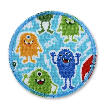 Runder Hosenflicken aus hellblauem Baumwollstoff mit buntem Monster-Allover-Muster, ø 8 cm, Bügelflicken zum Aufbügeln auf Kinderhosen und Jeans, handmade Berlin