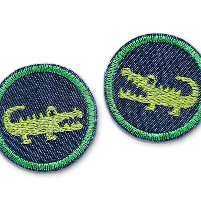 Zwei runde Mini-Jeansflicken aus dunkelblauem Jeansstoff mit gesticktem grünen Krokodil, Ø 4 cm, Krokodil-Mini-Aufnäher 2er Set zum Aufbügeln handmade Berlin