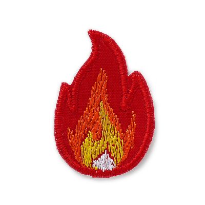 Roter Flammen-Bügelpatch aus rotem Baumwollstoff mit gestickter Feuerstickerei in Rot und Orange, Gelb und Weiß, 4,5 x 3 cm, Feuer-Aufnäher zum Aufbügeln handmade Berlin