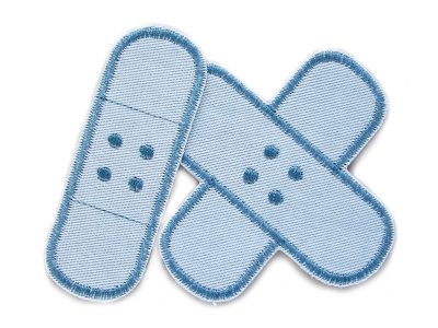 2 Pflaster Hosenflicken zum aufbügeln aus hellem Jeansstoff – Kreuzpflaster 8,5 x 8,5 cm und Einzelpflaster 8,5 x 3 cm aus eisblauem Jeansstoff, Hosenpflaster-Set handmade Berlin