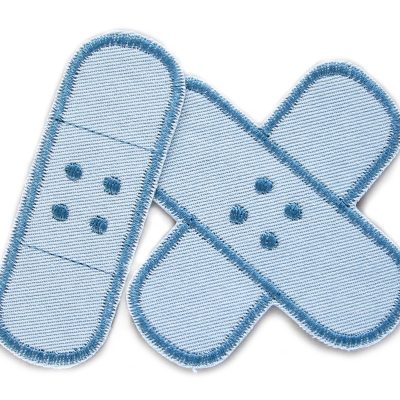 2 Pflaster Hosenflicken zum aufbügeln aus hellem Jeansstoff