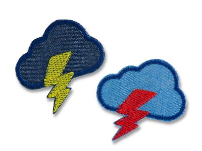 Gewitterwolke Bügelpatch aus Jeansstoff in zwei Farbvarianten: mittelblau mit rotem Blitz und dunkelblau mit gelbem Blitz, 5,5 x 5,5 cm, gestickter Aufnäher handmade Berlin