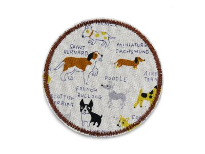 Hunderassen-Hosenflicken aus cremefarbenem Baumwollcanvas mit verschiedenen Hunden Allover-Muster, Ø 8 cm, runder Bügelflicken für Kinderhosen Unikat handmade Berlin