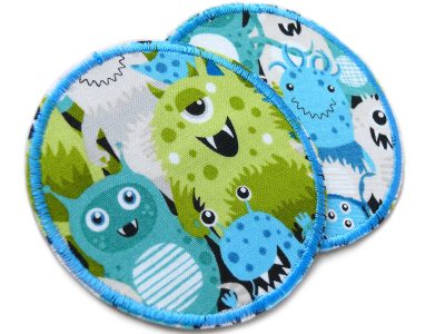 Nahaufnahme Monster Hosenflicken blau, – Alien Monster Hosenflicken blau-grün Ø 8 cm, freundliche Monster Allover Baumwollstoff, handmade Berlin Piratenbande