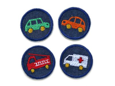 4er Set runde Mini-Jeansflicken aus dunkelblauem Jeansstoff mit gestickten Fahrzeugmotiven – Auto, Feuerwehr und Krankenwagen in verschiedenen Farben, ø 4 cm, zum Aufbügeln auf Kinderhosen, handmade Berlin