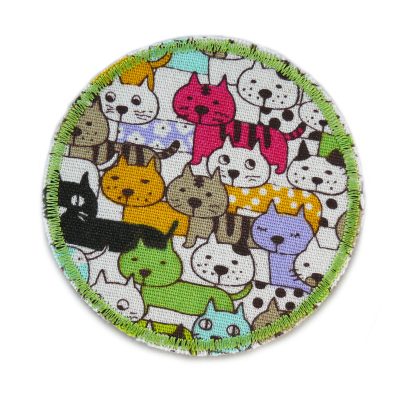 Bunte Katzen-Hosenflicken aus Baumwollcanvas mit vielen kleinen verschiedenfarbigen Katzen Allover-Muster, Ø 7 cm, runder Bügelflicken für Kinderhosen handmade Berlin
