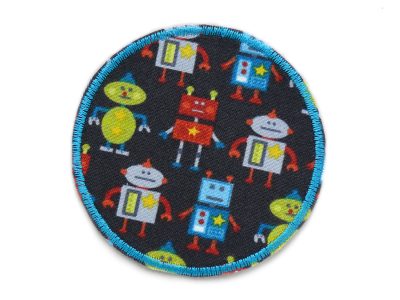 Hosenflicken kleine Roboter Ø 8 cm aus dunkelgrauem Baumwollstoff mit bunten kleinen Robotern, Roboter-Bügelflicken handmade Berlin