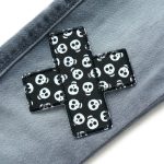 Hosenpflaster Totenköpfe schwarz, 9 cm, Flicken zum aufbügeln
