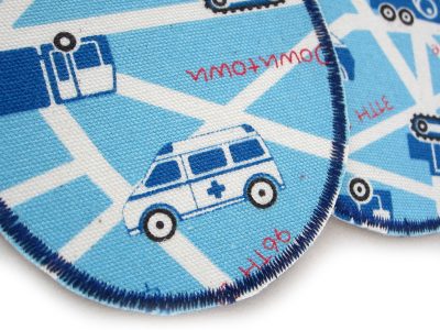 Große Bügelflicken in hellblau mit Autos und Straßen aus Baumwollcanvas, 8 x 10 cm oder 10 x 12 cm, Knieflicken Aufnäher für Kinderhosen handmade Berlin