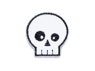 Totenkopf Patch Bügelbild 5 x 5 cm aus weißem Baumwollstoff mit schwarz gesticktem Totenkopf, Skull-Bügelpatch handmade Berlin
