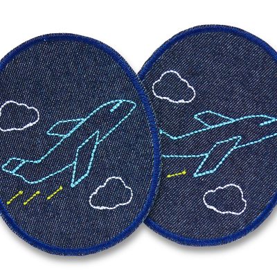 2 Flugzeug-Knieflicken aus dunkelblauem Jeansstoff mit aufgestickten hellblauen Flugzeugen und weißen Wolken, jeweils 8 x 10 cm, Bügelflicken für Kinderhosen Flieger-Fans handmade Berlin