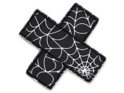 Pfalster Hosenflicken zum aufbügeln mit Spinnweben, cooler Bügelflicken, leuchtet im Dunkeln – Spinnweben Hosenpflaster schwarz 9 x 9 cm aus Baumwollstoff mit Glow-in-the-Dark Effekt, Kinderhosen reparieren handmade Berlin