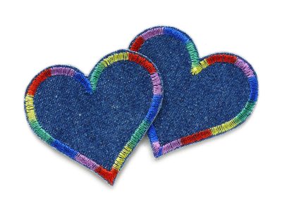 Herz Jeansflicken dunkelblau mit Regenbogen Umrandung – 2 herzförmige Bügelflicken aus dunkelblauem Jeansstoff mit Regenbogen-Garnumrandung, jeweils 5,5 x 5 cm, handmade Berlin