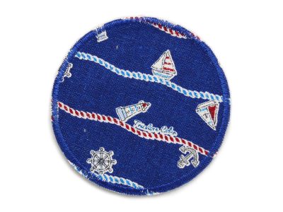 maritimer Hosenflicken mit Ankern und Leuchttürmen, dunkelblauer Bügelflicken aus Canvas für Kinder – Anker Leuchtturm Hosenflicken Ø 8 cm dunkelblauer Baumwollcanvas mit Ankern Leuchttürmen Segelbooten Steuerrädern, Knieflicken handmade Berlin