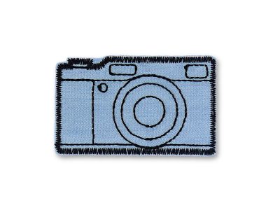 gestickter Foto Kamera Patch, hellblauer Jeansflicken zum aufbügeln in Form einer Kamera, 6 x 3,5 cm (B x H), handmade in Berlin
