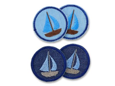 Segelboot Mini Patches zum aufbügeln in 2 Farben – 2 Segelboot Jeansflicken Ø 4 cm hellblau und dunkelblau, gesticktes Segelboot, Bügelflicken handmade Berlin