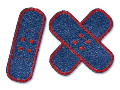 2 Jeansflicken Pflaster zum aufbügeln auf Jeansstoff mit Garnumrandung in rot, Hosenflicken Jeans – Kreuzpflaster 8,5 x 8,5 cm und Einzelpflaster 8,5 x 3 cm aus dunkelblauem Jeansstoff mit roter Umrandung, handmade Berlin
