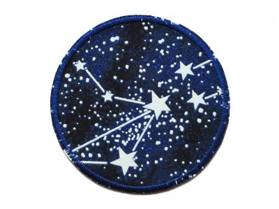 Hosenflicken Sternbilder Weltall Ø 8 cm aus nachtblauem Baumwollstoff mit Sternen und Sternbildern Glow in the Dark, Sternbilder-Bügelflicken Unikat handmade Berlin