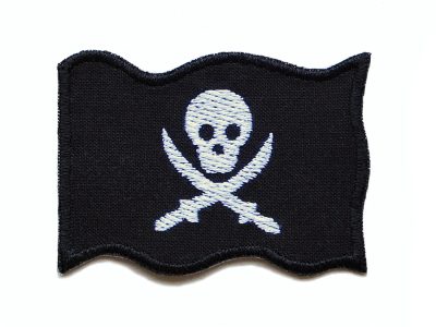 Piratenflagge Bügelpatch 7 x 5 cm aus schwarzem Baumwollstoff mit gesticktem weißen Totenkopf, Jolly Roger Aufnäher handmade Berlin