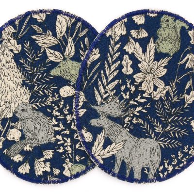 2 XL Waldtier-Knieflicken aus dunkelblauem Baumwollcanvas mit Hirschen Eichhörnchen Bären Bibern und Pflanzen Allover, jeweils 10 x 12 cm, Bügelflicken Unikat handmade Berlin