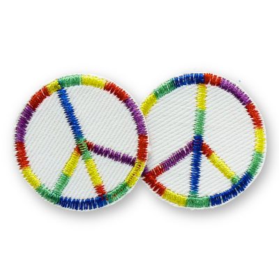 2 Peace Mini-Patches aus weißem Jeansstoff mit gesticktem Peace-Zeichen in Regenbogen-Farbverlauf, jeweils Ø 4 cm, Aufnäher 2er Set Unikat handmade Berlin