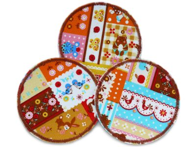 Mehrere Märchen Folklore Hosenflicken Ø 8 cm nebeneinander – verschiedene Muster Unikate auf Baumwollcanvas, Bügelflicken handmade Berlin Piratenbande
