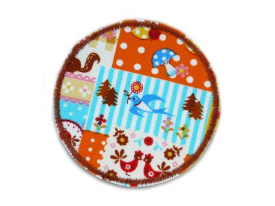 Folklore Hosenflicken mit bunten Motiven aus der russischen Folklore – Märchen Folklore Bügelflicken Ø 8 cm Baumwollcanvas mit Matroschkas Blumen Vögeln Hasen Katzen, Unikat handmade Berlin