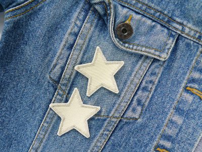 Silber Glitzer Stern Patches auf Jeansjacke aufgebügelt, 5 x 5 cm, Metallicgarn Glitzerstern-Aufnäher handmade Berlin