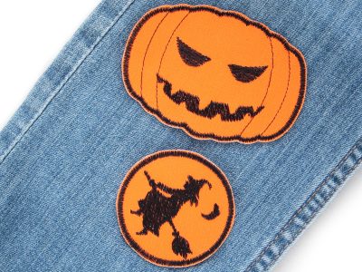 Halloween Bügelbilder Set auf Kinderhose oder Jacke aufgebügelt, Kürbis Hexe in schwarz orange, Halloween-Bügelflicken handmade Berlin Piratenbande