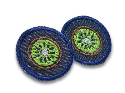 Nahaufnahme 2 Kiwi Mini Patches, Ø 4 cm dunkelblauer Jeans mit grüner gestickter Kiwi-Scheibe, Mini-Bügelflicken handmade Berlin