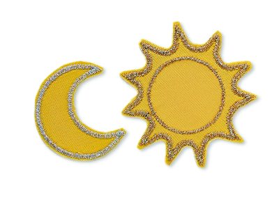 Glitzer Sonne Mond Set 2 Stück, Sonne 5 x 5 cm in Gold-Metallicgarn + Mond 3 x 3,5 cm in Silber-Metallicgarn auf gelbem Baumwollstoff, handmade Berlin