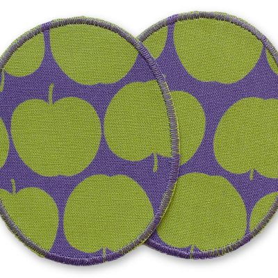 2 Apfel-Knieflicken aus lila Baumwollcanvas mit hellgrünen Äpfeln, jeweils 8 x 10 cm, ovale Bügelflicken für Kinderhosen handmade Berlin