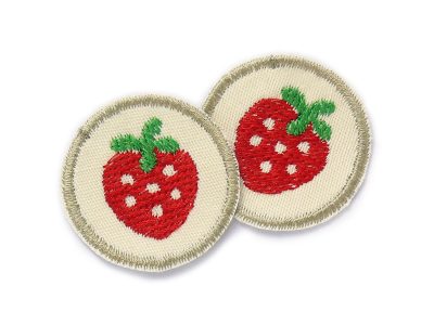 2 Erdbeere Mini Patches zum aufbügeln, gestickte rote Erdbeeren auf naturfarbenem Jeansstoff als Mini Flicken oder Accessoire