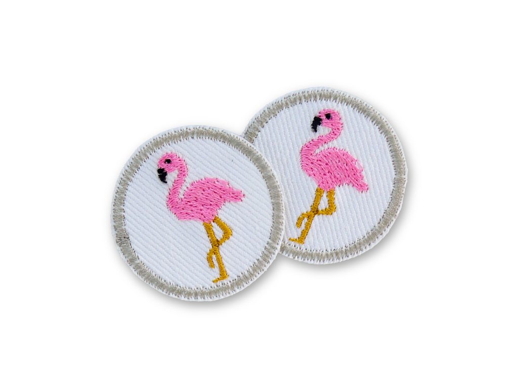 2 Flamingo Mini Patches Ø 4 cm aus weißem Jeansstoff mit gestickten rosa Flamingos, Flamingo Mini-Bügelflicken handmade Berlin