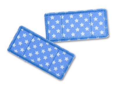 2 Stern-Hosenpflaster aus hellblauem Baumwollstoff mit weißen Sternchen, jeweils 7,5 x 3,5 cm Pflasterform, Bügelflicken für Minilöcher in Kinderhosen und Shirts handmade Berlin